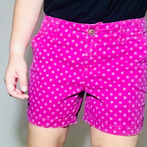 • magenta patterned medium length shorts • - Picture 2 of 7